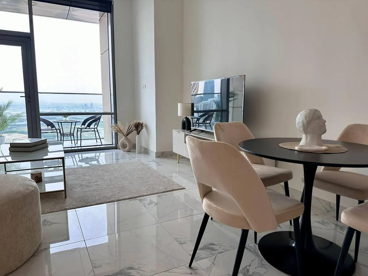 Stunning Apartment In The Heart Of Dubai - Canal View