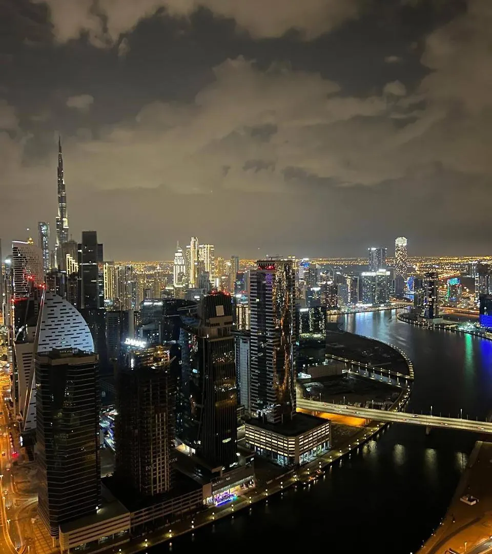 Stunning Apartment In The Heart Of Dubai - Canal View