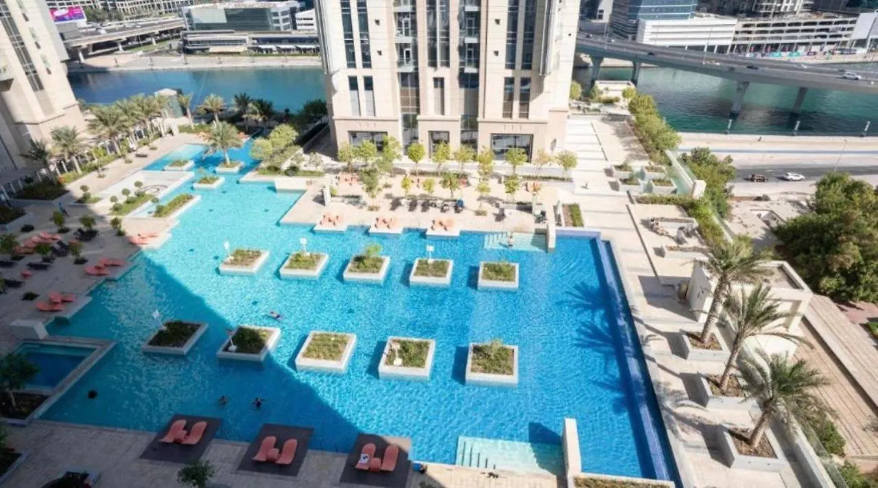 Stunning Apartment In The Heart Of Dubai - Canal View